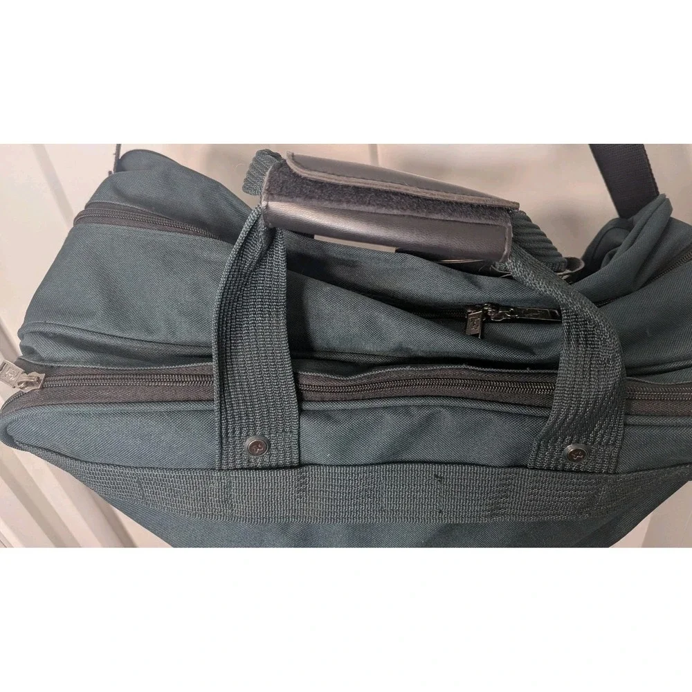 Vintage Ricardo Beverly Hills Forest Green Canvas Duffel Travel Carry On Bag‎